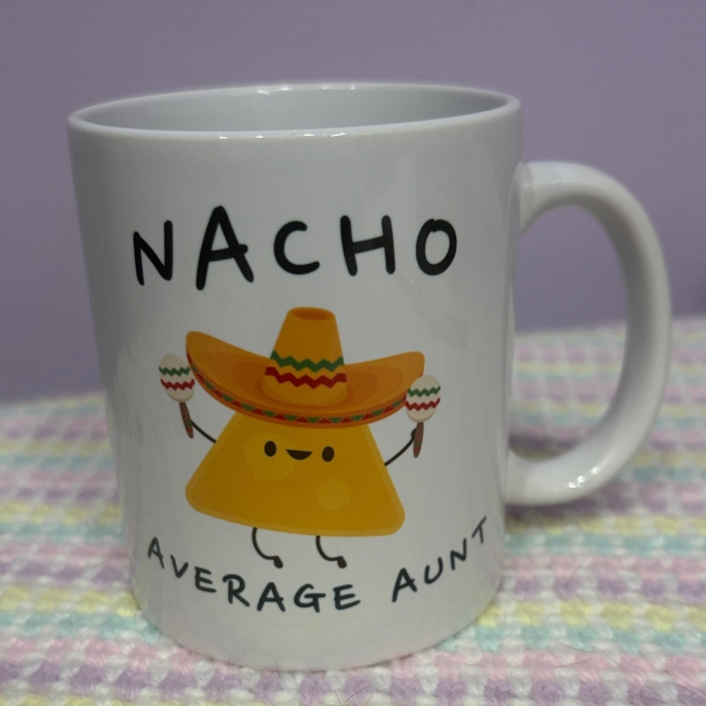 New Fun 'Nacho Average Aunt' White Yellow With Graphic Print Coffee Mug Tea Cup!